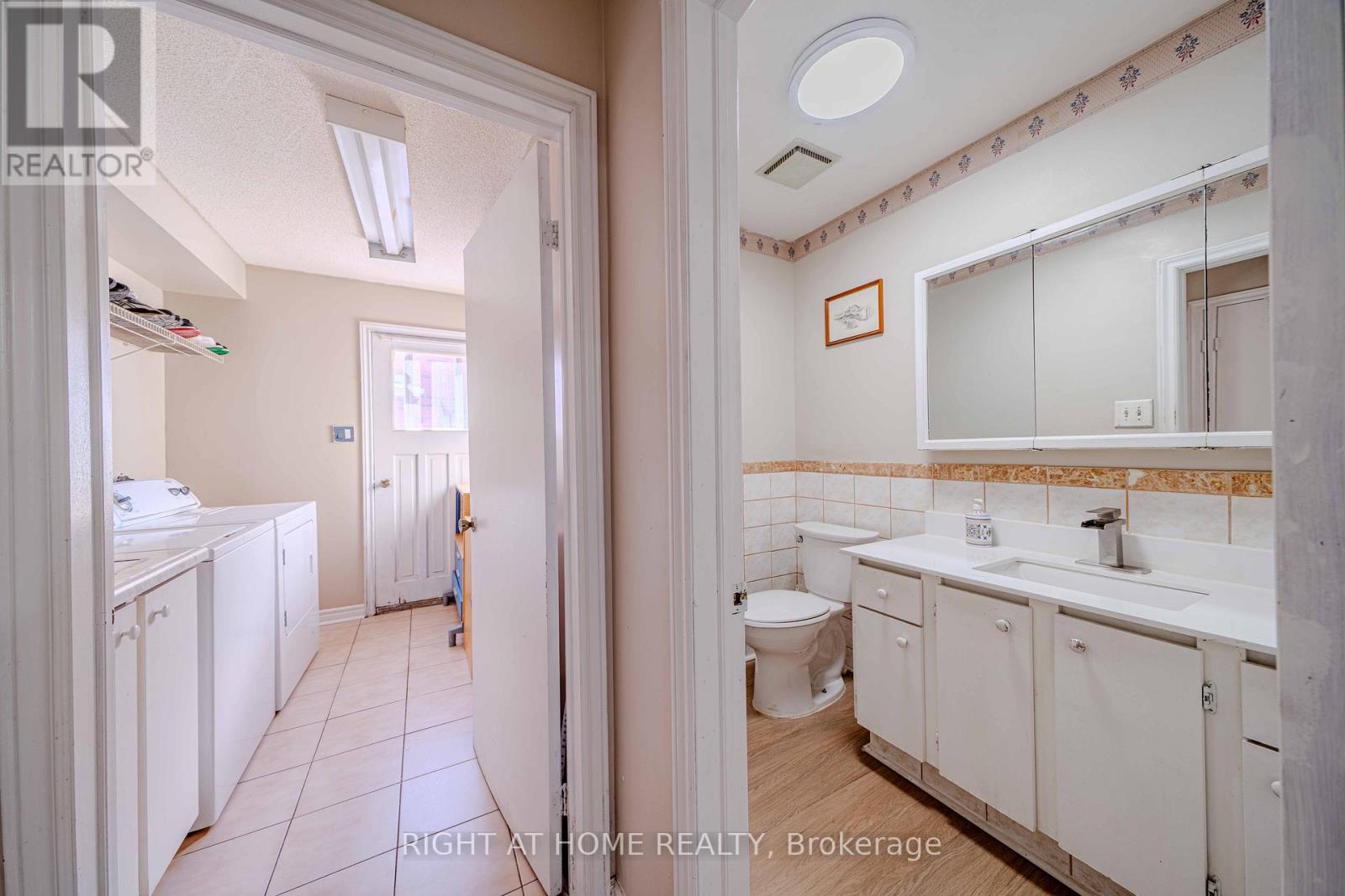 10 Lawson Court, Richmond Hill, Ontario  L4C 8L6 - Photo 25 - N12747170