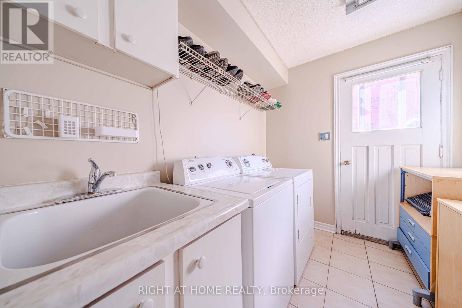 10 Lawson Court, Richmond Hill, Ontario  L4C 8L6 - Photo 26 - N12747170