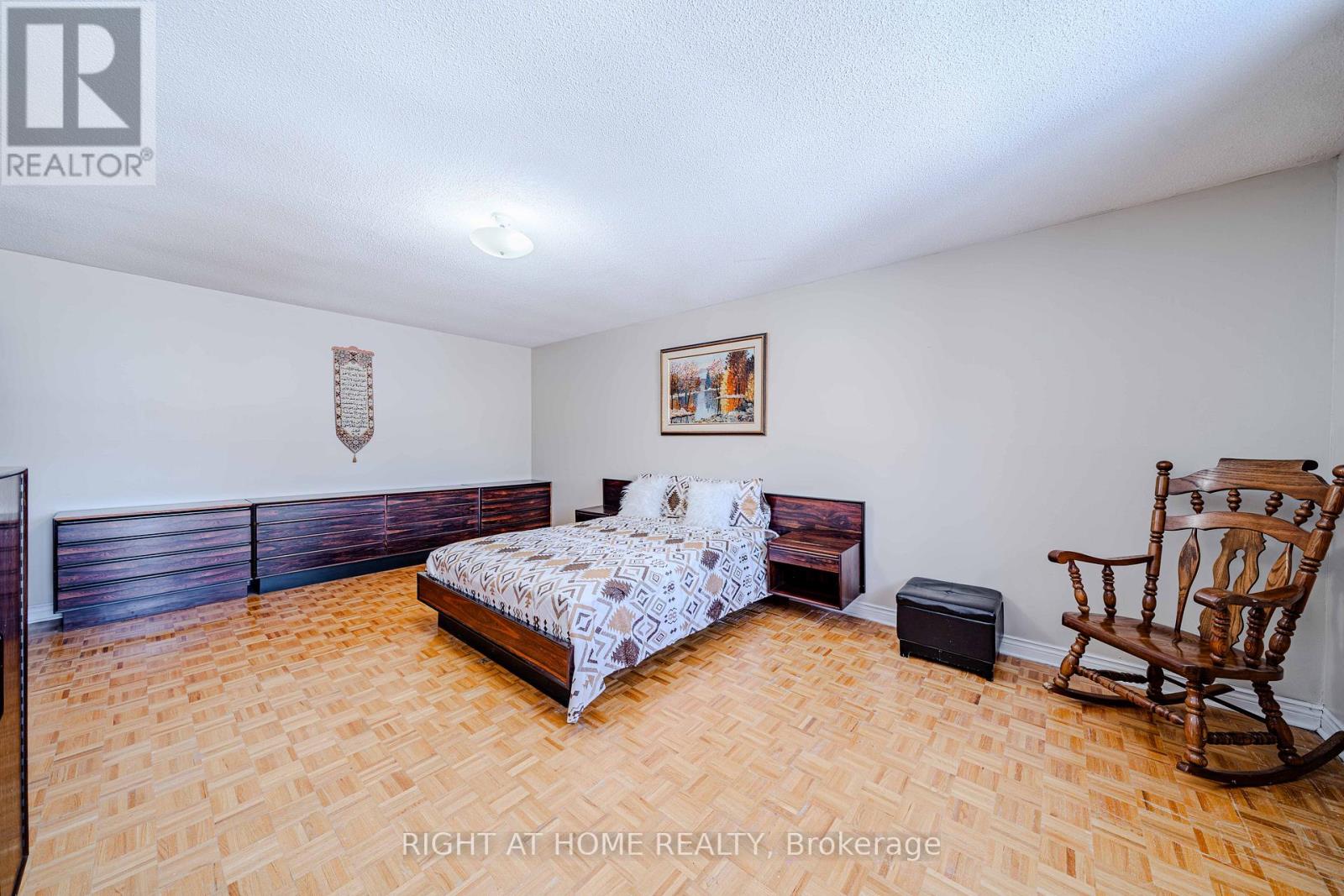 10 Lawson Court, Richmond Hill, Ontario  L4C 8L6 - Photo 28 - N12747170