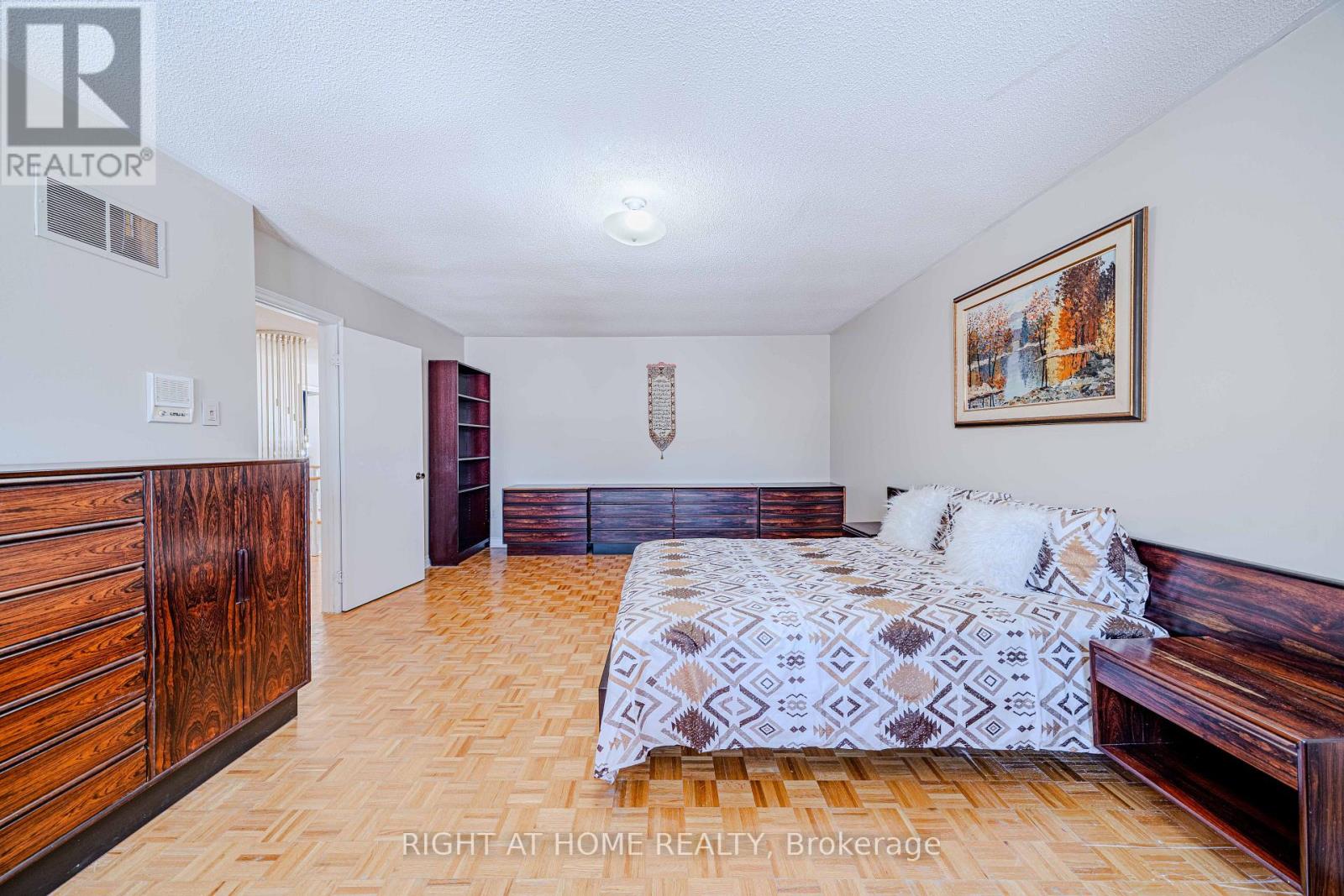 10 Lawson Court, Richmond Hill, Ontario  L4C 8L6 - Photo 29 - N12747170