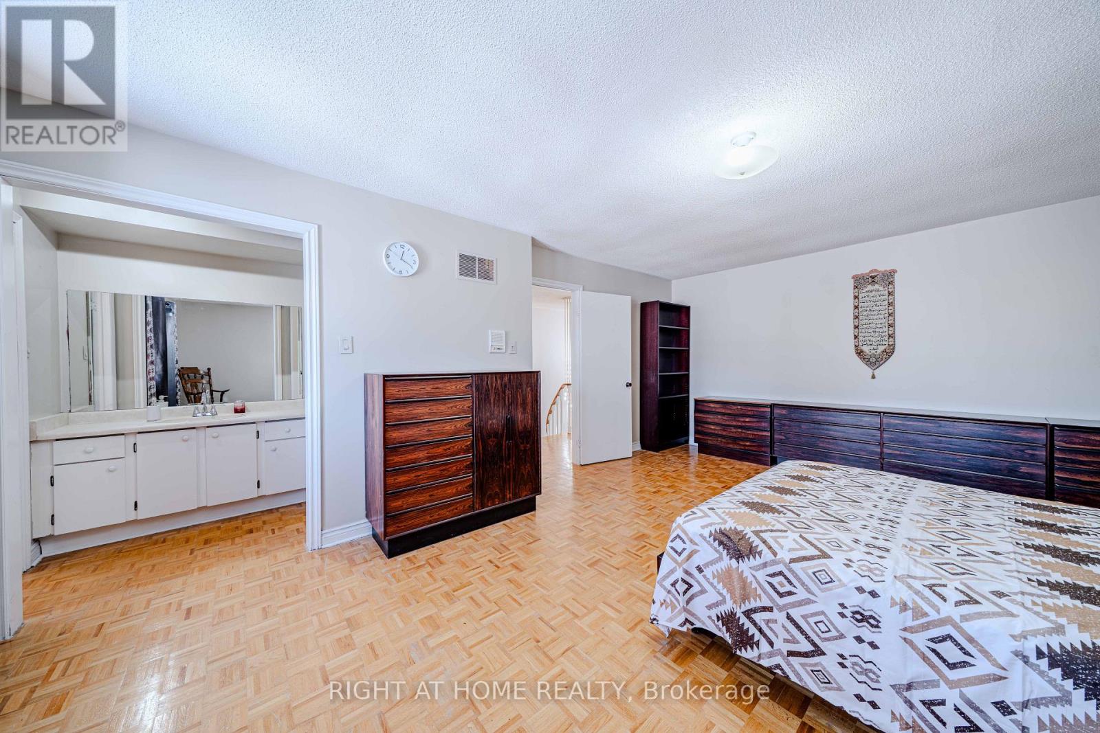 10 Lawson Court, Richmond Hill, Ontario  L4C 8L6 - Photo 30 - N12747170