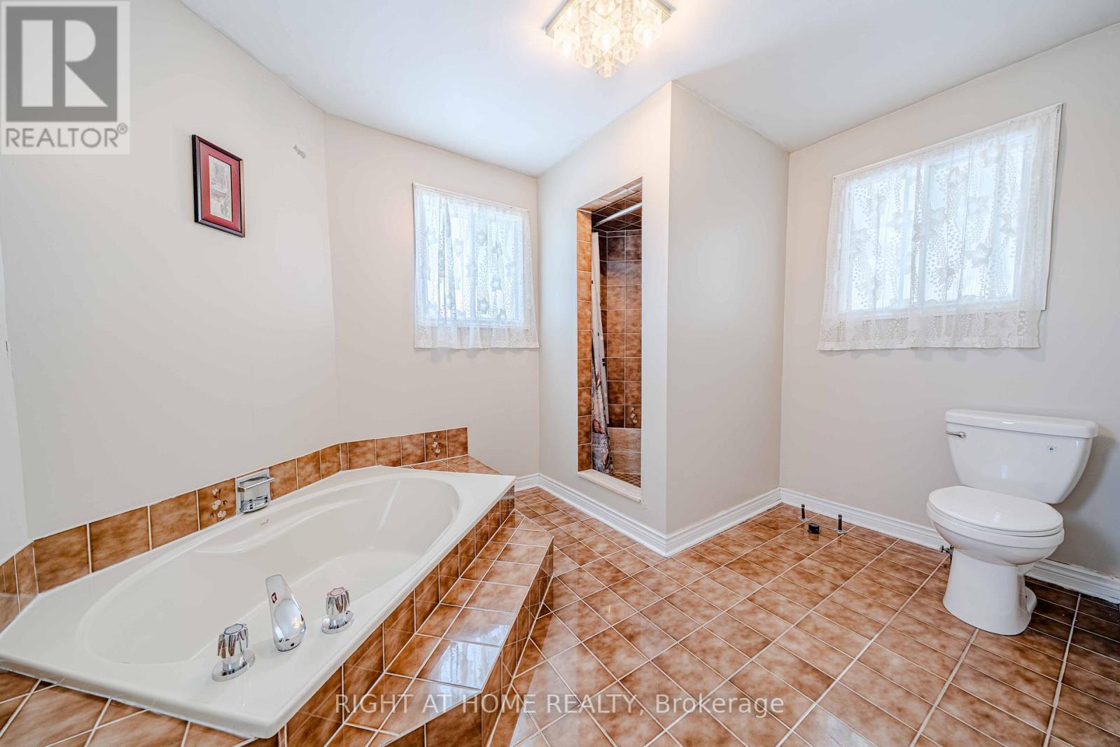 10 Lawson Court, Richmond Hill, Ontario  L4C 8L6 - Photo 32 - N12747170