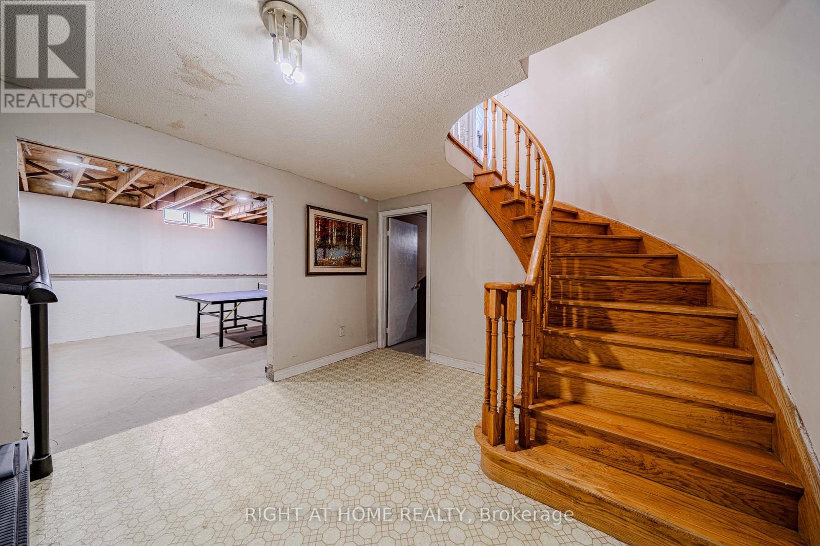 10 Lawson Court, Richmond Hill, Ontario  L4C 8L6 - Photo 40 - N12747170