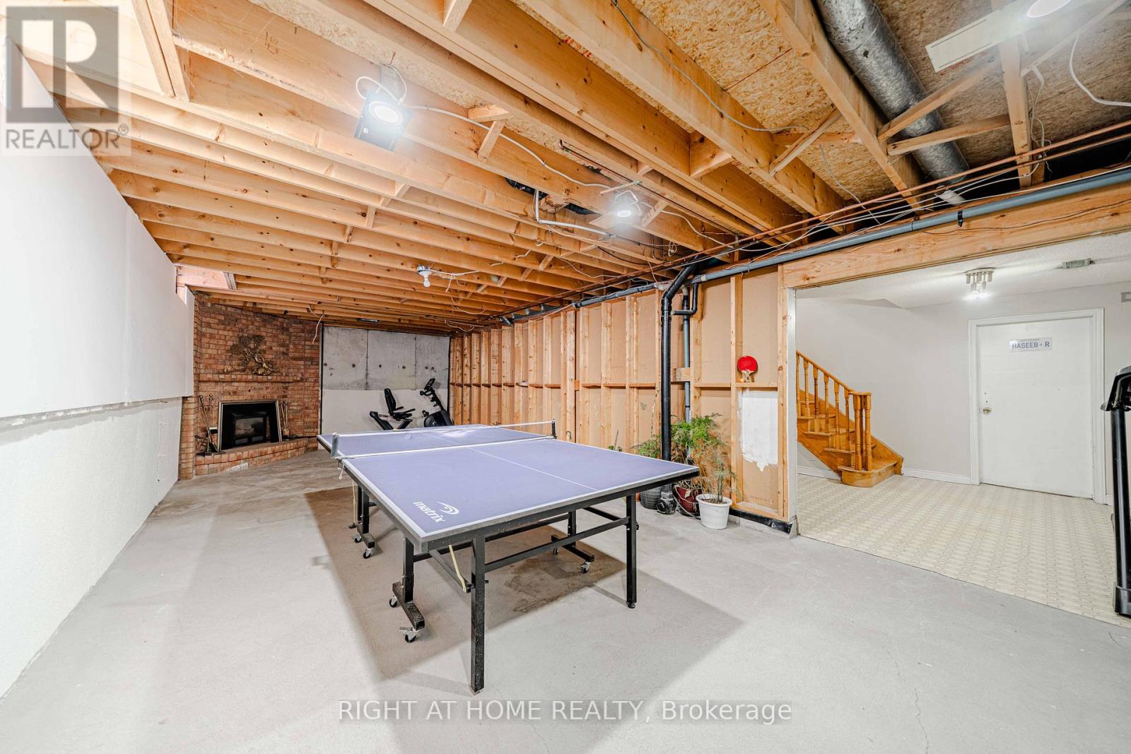 10 Lawson Court, Richmond Hill, Ontario  L4C 8L6 - Photo 41 - N12747170