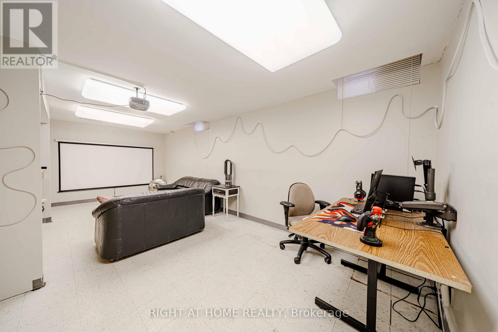 10 Lawson Court, Richmond Hill, Ontario  L4C 8L6 - Photo 43 - N12747170