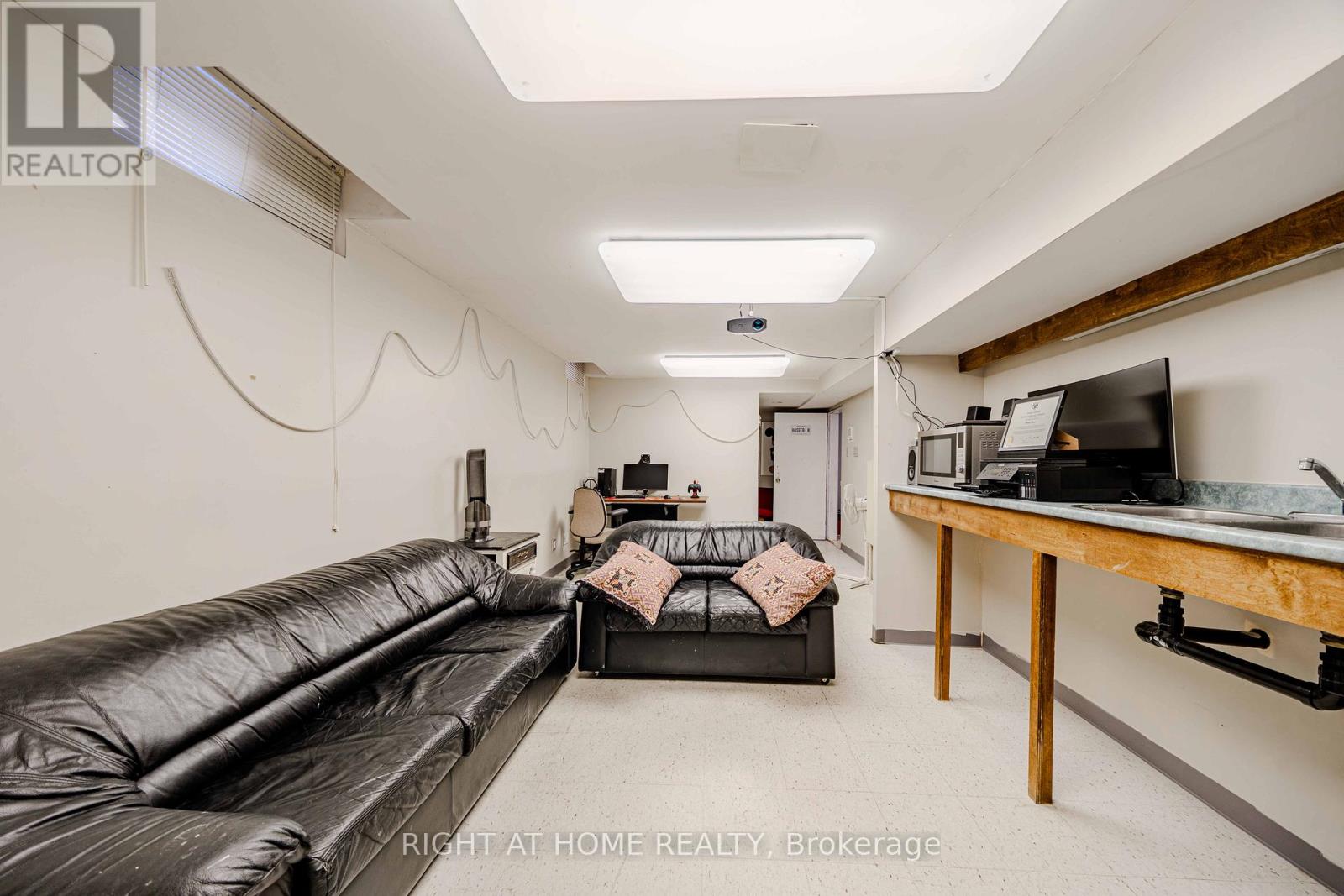 10 Lawson Court, Richmond Hill, Ontario  L4C 8L6 - Photo 44 - N12747170