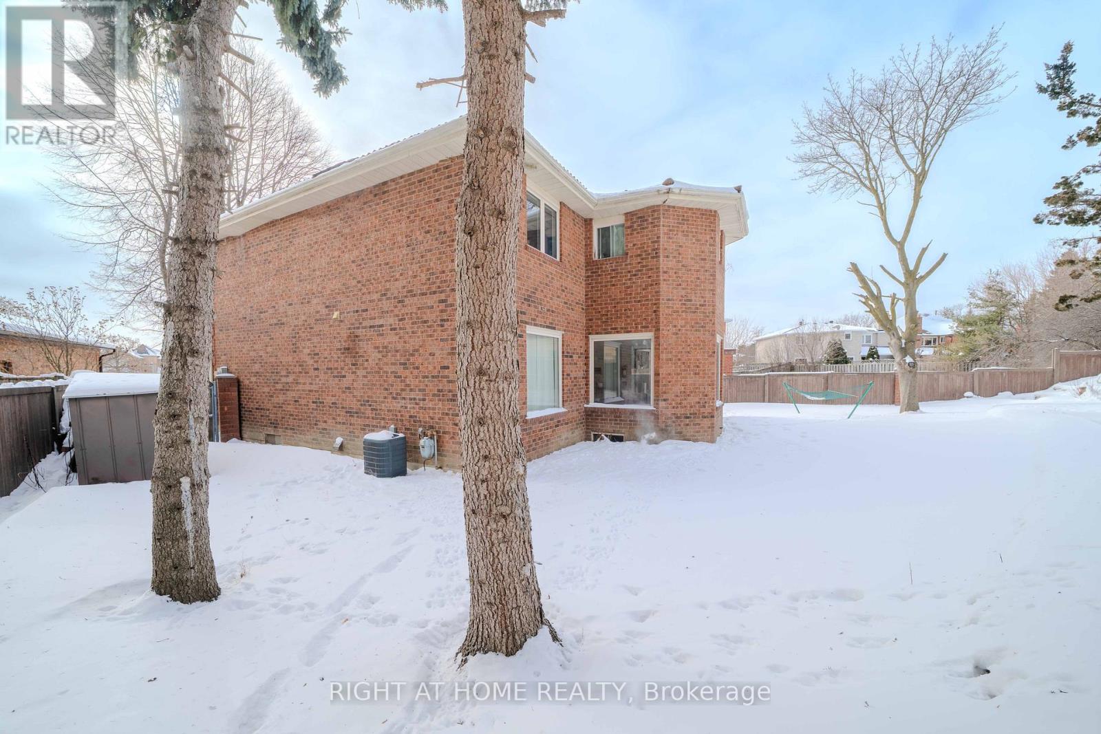 10 Lawson Court, Richmond Hill, Ontario  L4C 8L6 - Photo 46 - N12747170