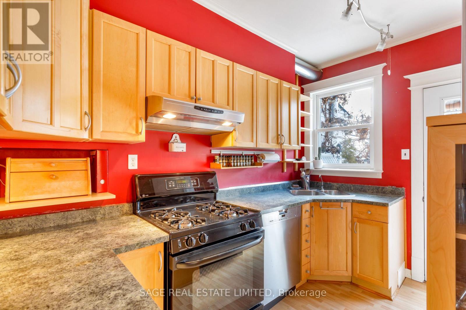 124 Alton Avenue, Toronto, Ontario  M4L 2M2 - Photo 16 - E12747164