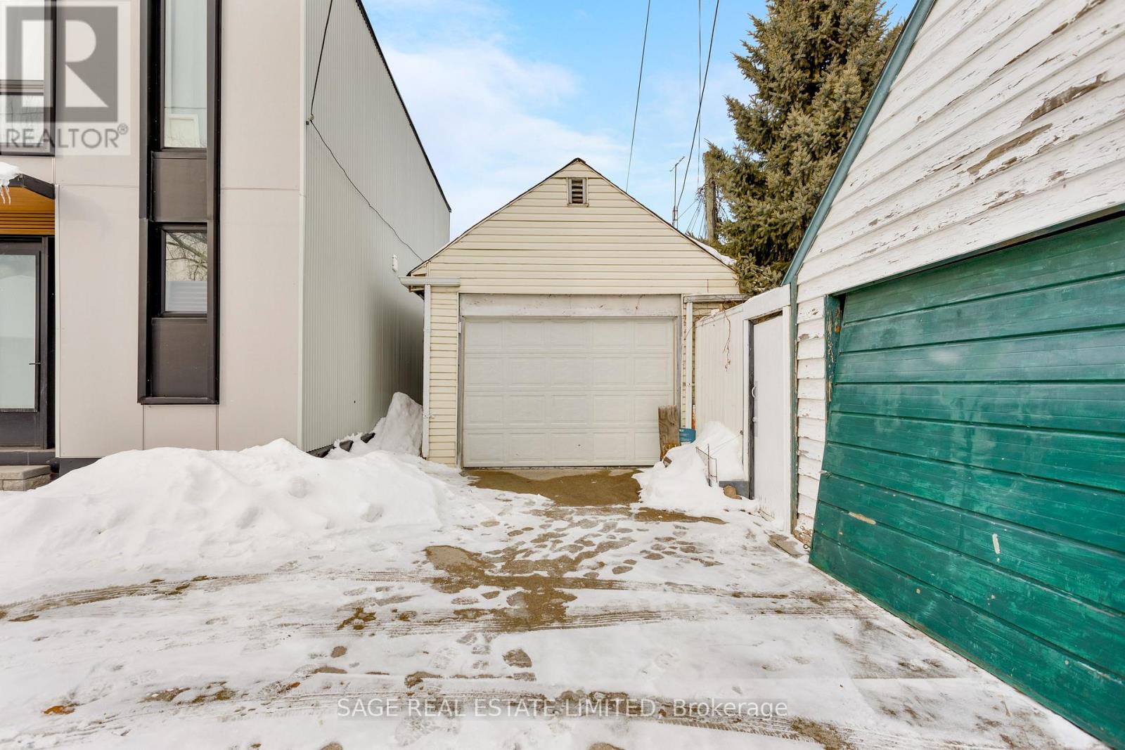 124 Alton Avenue, Toronto, Ontario  M4L 2M2 - Photo 23 - E12747164