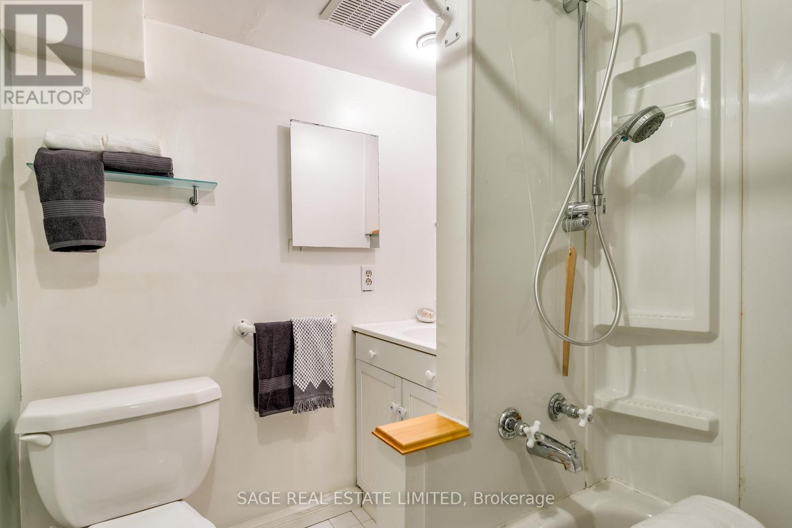 124 Alton Avenue, Toronto, Ontario  M4L 2M2 - Photo 45 - E12747164