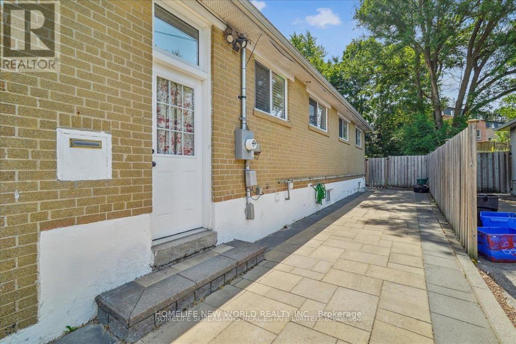 Upper - 47 Davis Road, Aurora, Ontario  L4G 2B4 - Photo 11 - N12747190