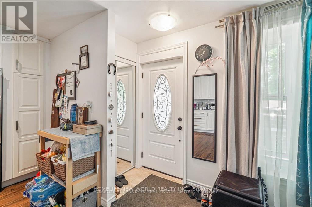 Upper - 47 Davis Road, Aurora, Ontario  L4G 2B4 - Photo 3 - N12747190