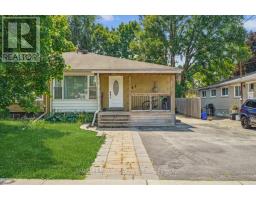 UPPER - 47 DAVIS ROAD, Aurora, Ontario