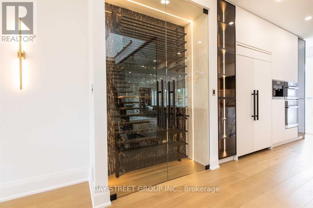 187 Rathburn Road, Toronto, Ontario  M9B 2L5 - Photo 7 - W12747178