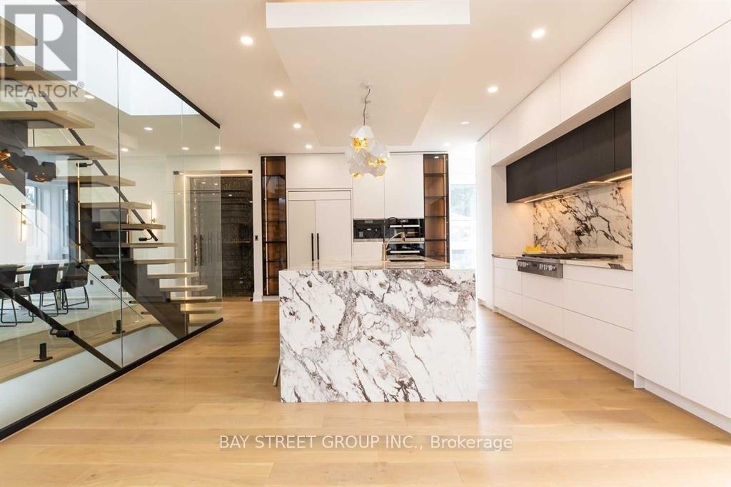 187 Rathburn Road, Toronto, Ontario  M9B 2L5 - Photo 9 - W12747178