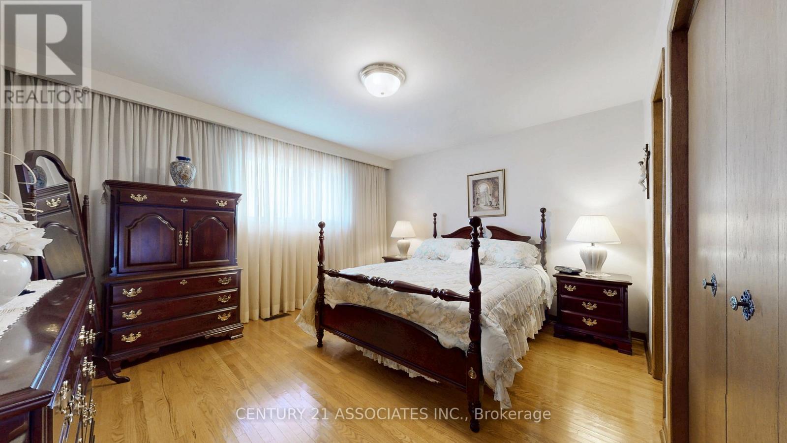 1217 Alexandra Avenue, Mississauga, Ontario  L5E 2A4 - Photo 17 - W12475265