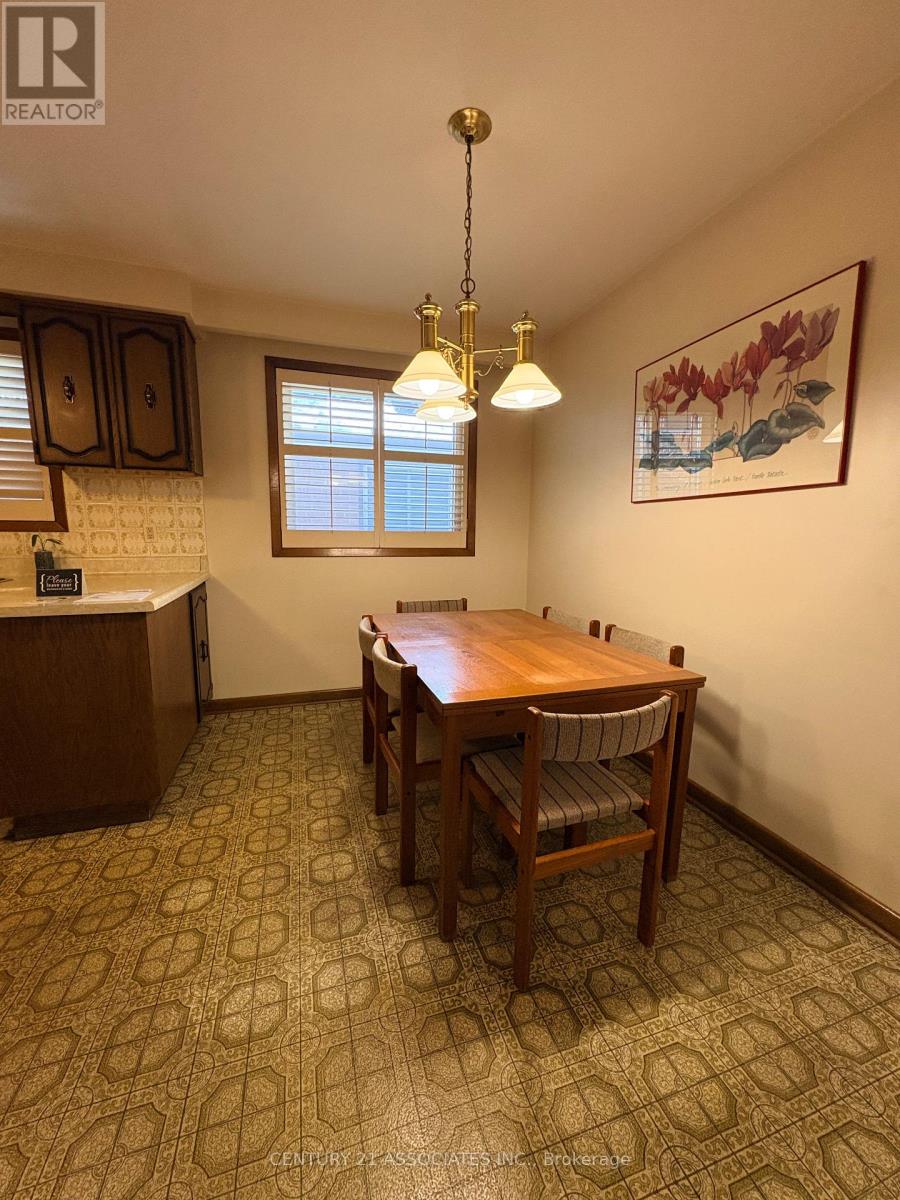 1217 Alexandra Avenue, Mississauga, Ontario  L5E 2A4 - Photo 14 - W12475265