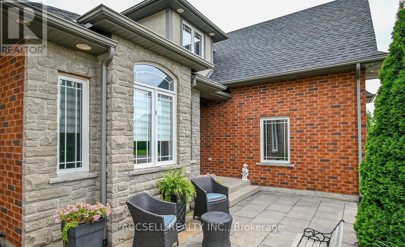 8665 Westport Drive, Niagara Falls, Ontario  L2H 0A3 - Photo 5 - X12747166