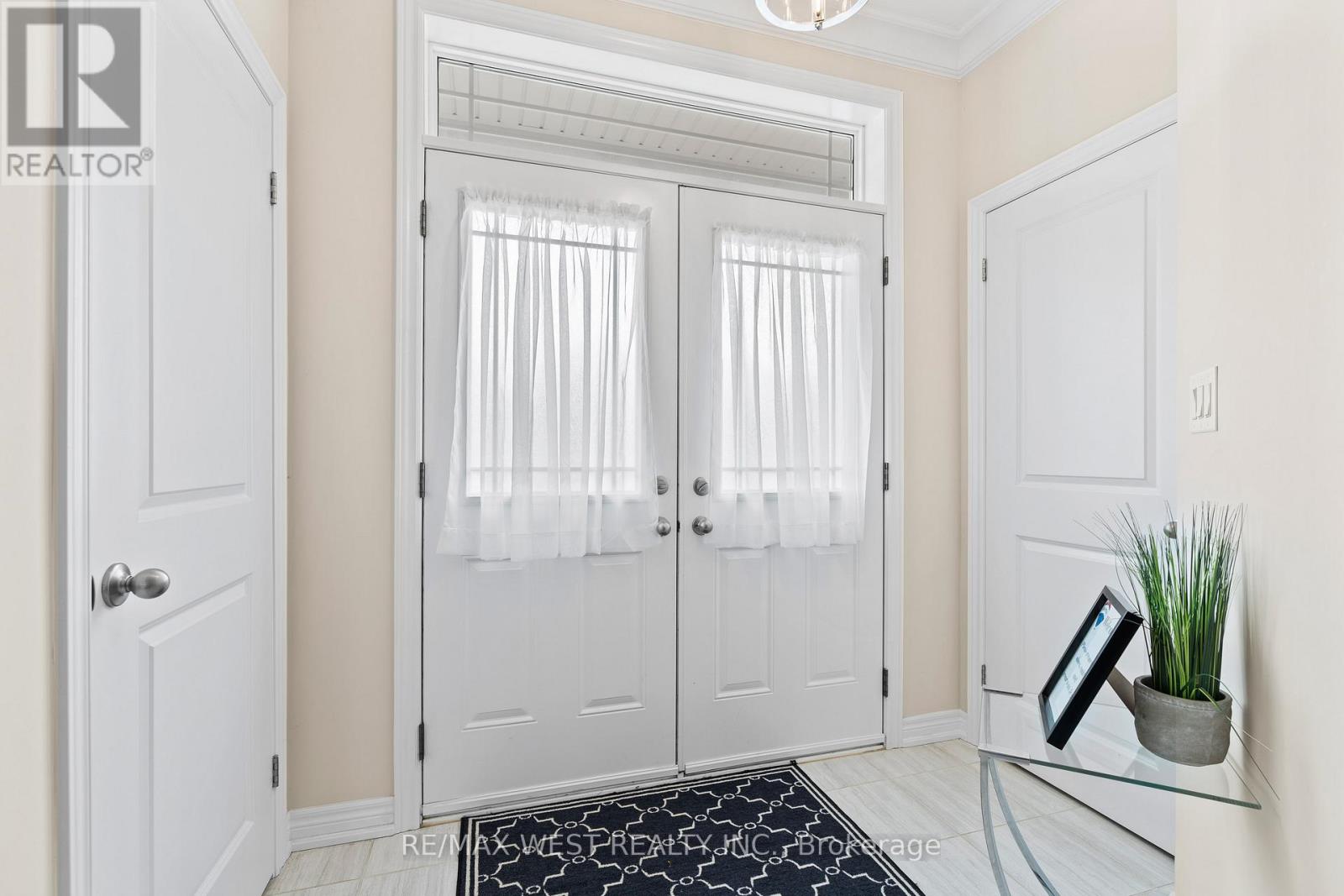 67 Robertson Road, Hamilton, Ontario  L9K 0H7 - Photo 3 - X12747186