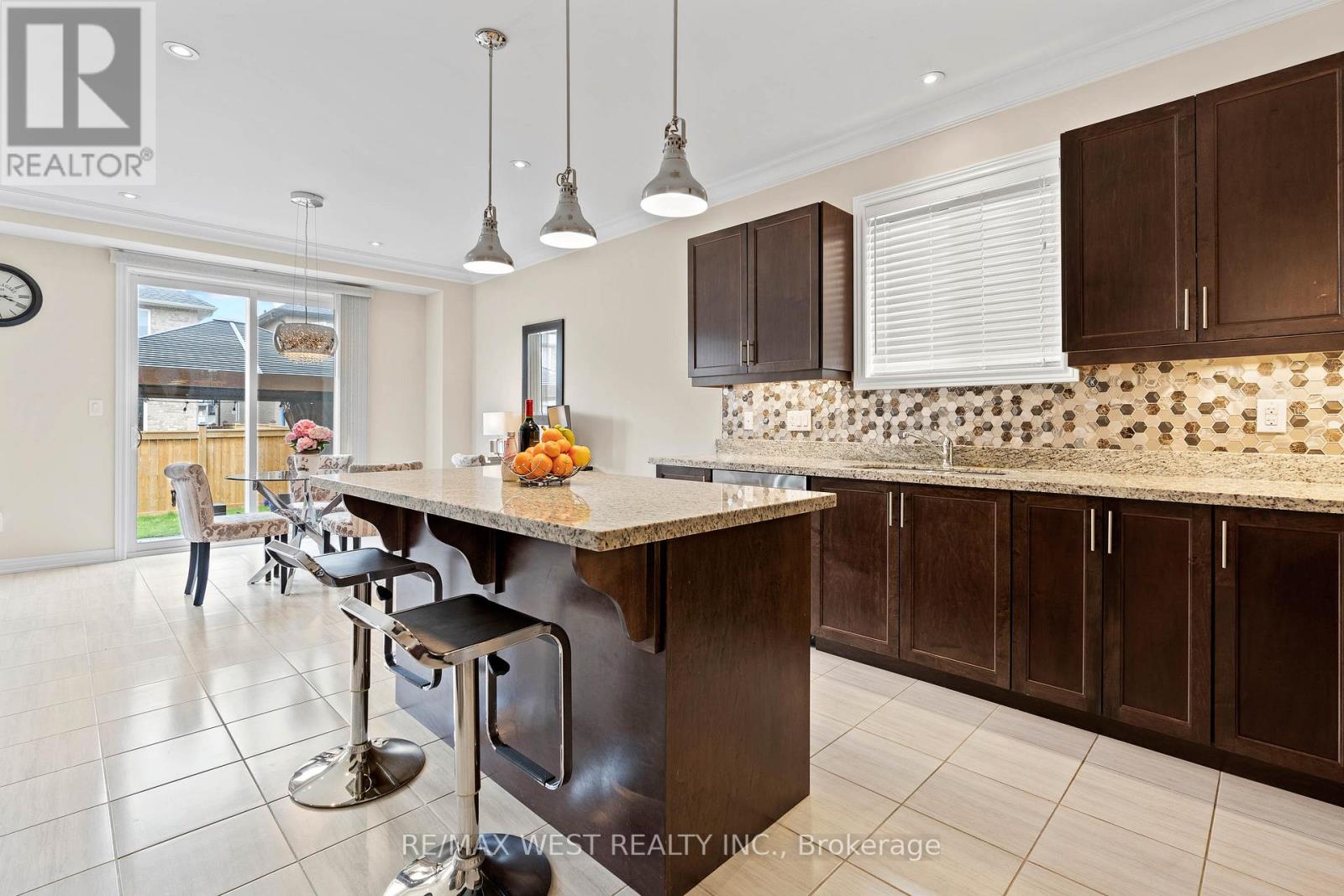 67 Robertson Road, Hamilton, Ontario  L9K 0H7 - Photo 8 - X12747186