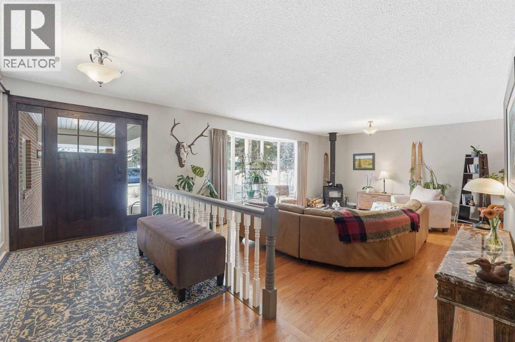 38 Wolf Drive, Rural Rocky View County, Alberta  T3Z 1A3 - Photo 2 - A2277293