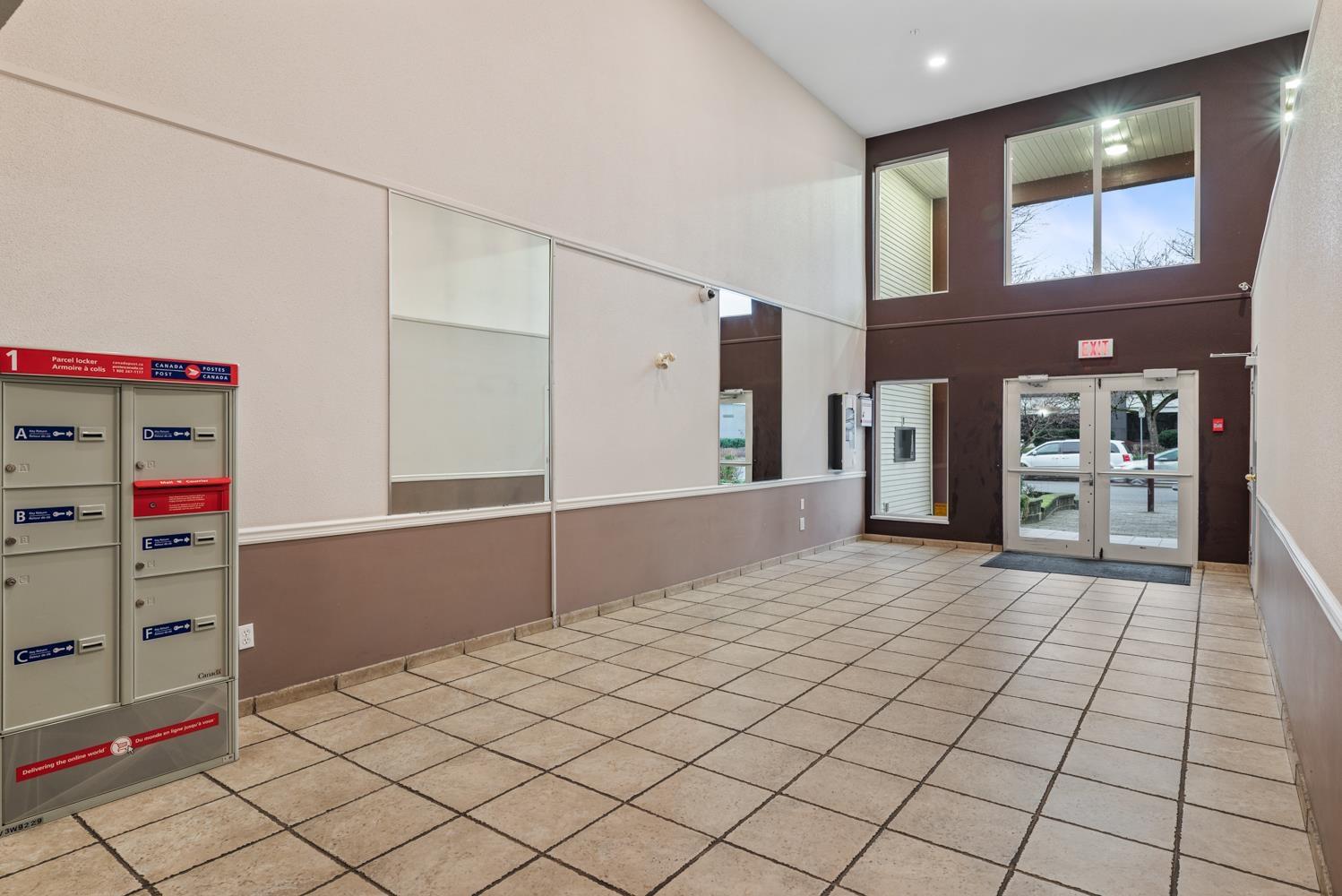 215 8068 120a Street, Surrey, British Columbia  V3W 3P3 - Photo 4 - R3085219