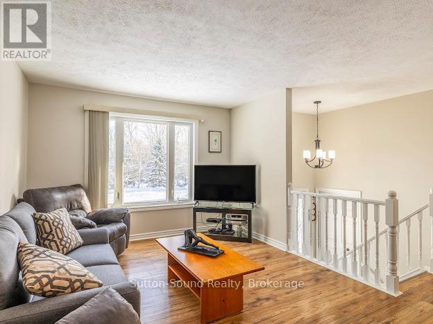 240135 Wilcox Side Road, Georgian Bluffs, Ontario  N4K 5N7 - Photo 6 - X12747232