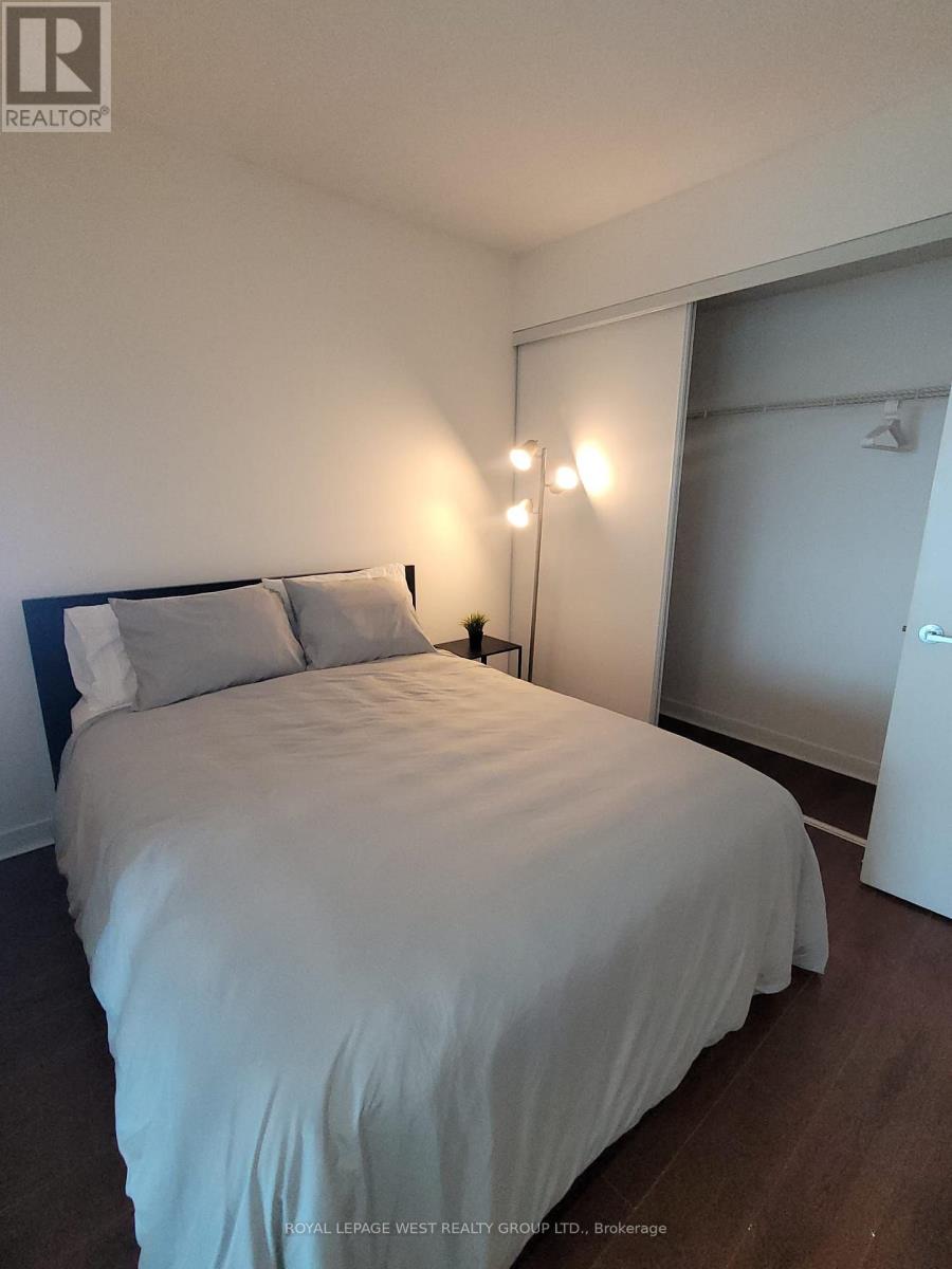 1323 - 165 Legion Road N, Toronto (Mimico), Ontario  M8Y 0B3 - Photo 4 - W12743428