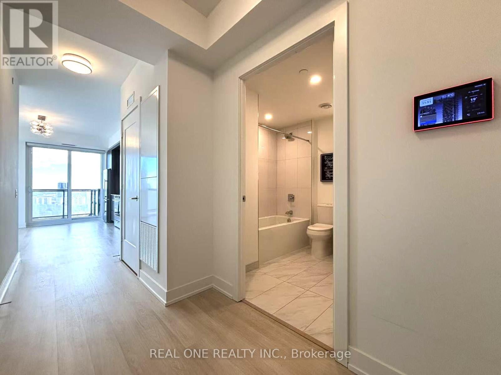 2704 - 30 Inn On The Park Drive, Toronto, Ontario  M3C 0P7 - Photo 6 - C12747204