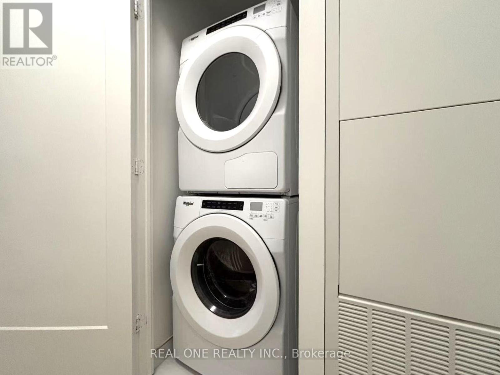 2704 - 30 Inn On The Park Drive, Toronto, Ontario  M3C 0P7 - Photo 9 - C12747204