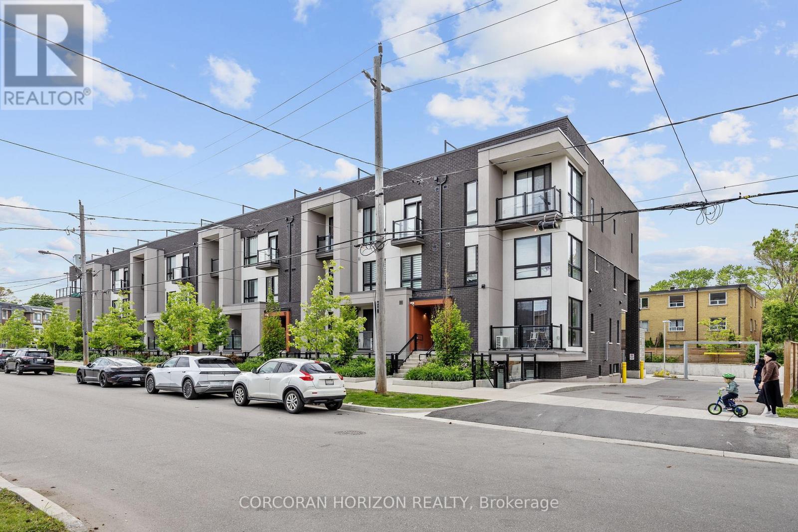 2 - 8 Marquette Avenue, Toronto, Ontario  M5A 0E1 - Photo 2 - C12747224