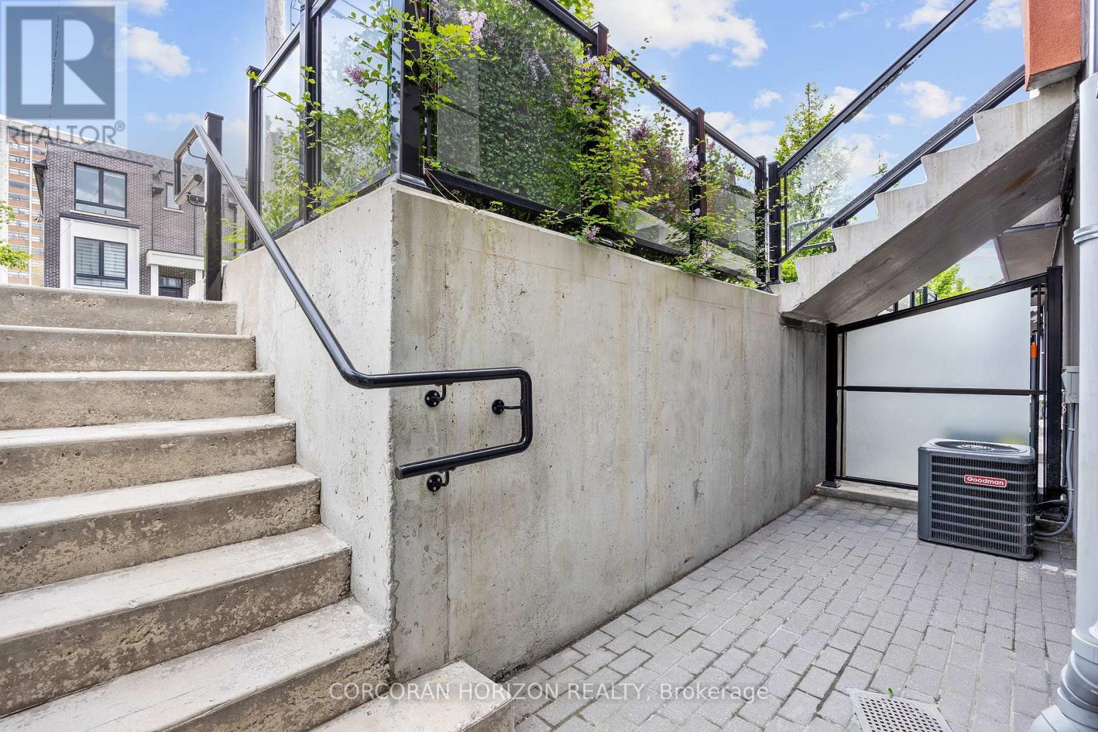 2 - 8 Marquette Avenue, Toronto, Ontario  M5A 0E1 - Photo 4 - C12747224