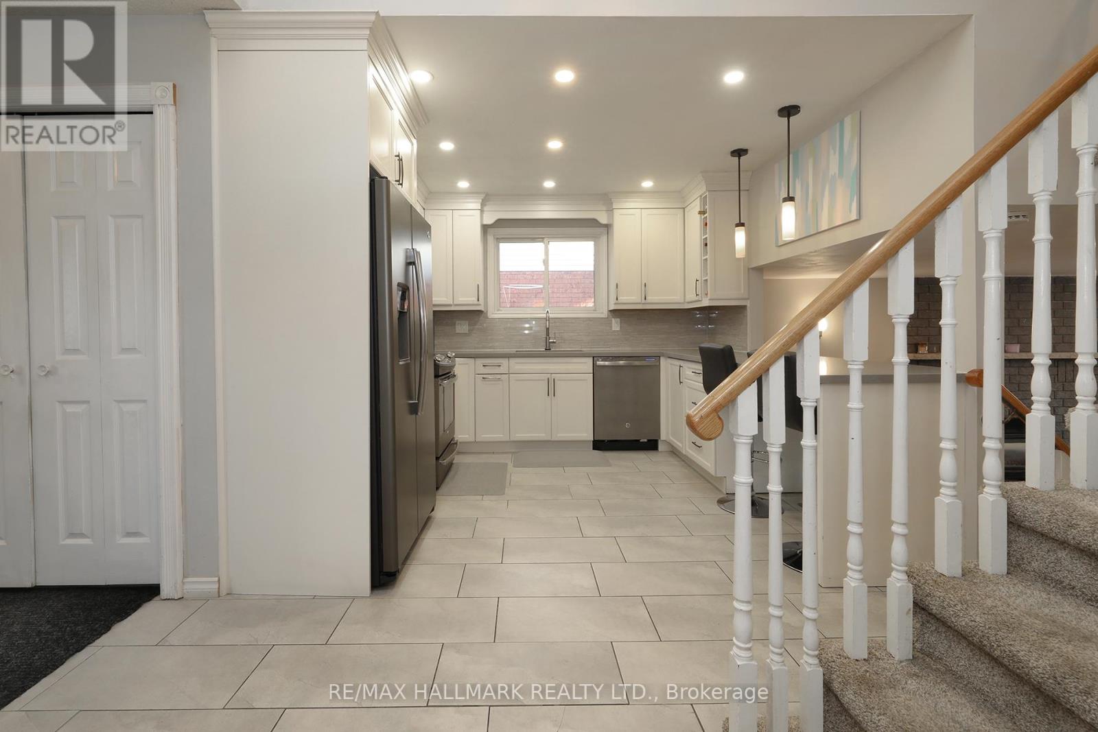 944 William Booth Crescent, Oshawa, Ontario  L1G 7N4 - Photo 5 - E12747246