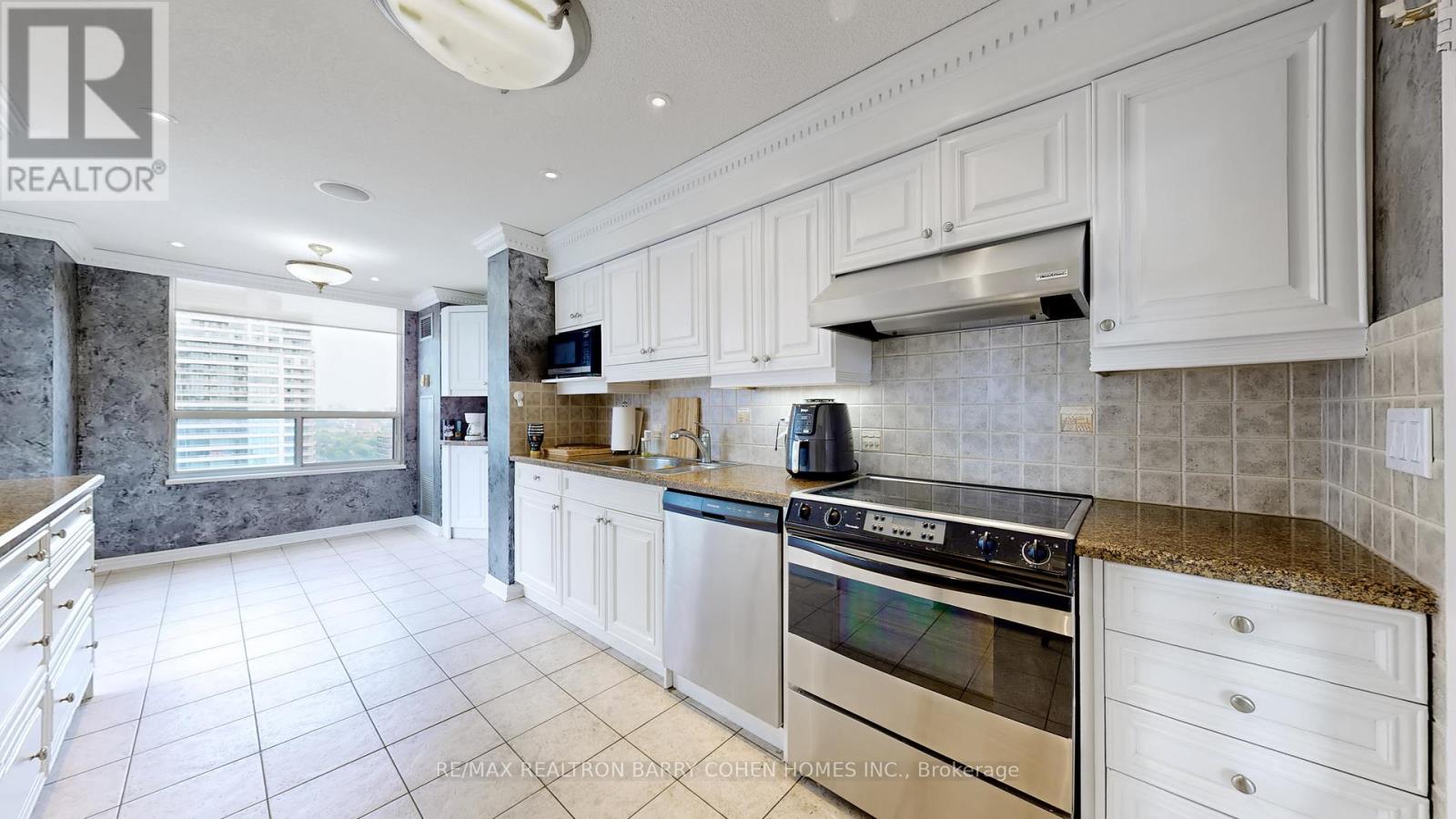 2803 - 100 Upper Madison Avenue, Toronto, Ontario  M2N 6M4 - Photo 13 - C12747276