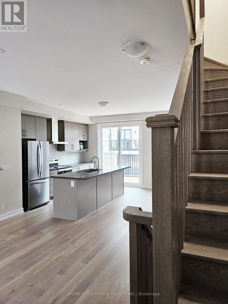 4 Guardhouse Crescent, Markham (Angus Glen), Ontario  L6C 3J7 - Photo 5 - N12747196