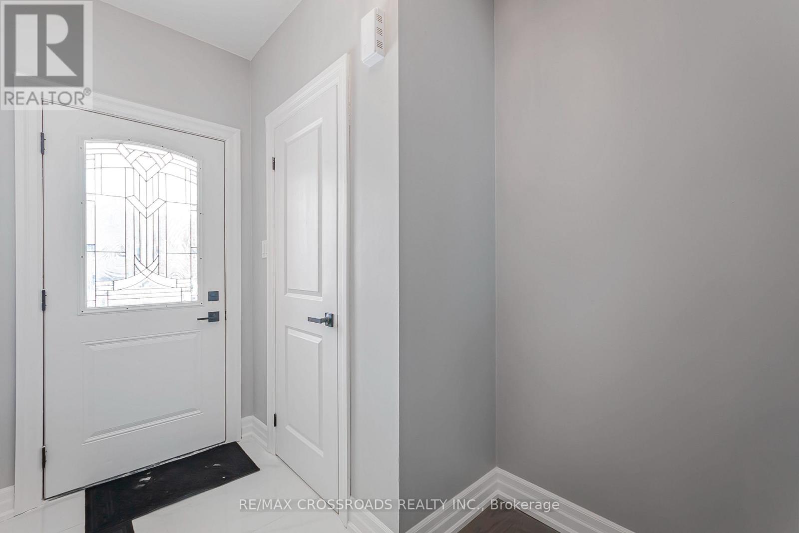 51 Hattie Court, Georgina, Ontario  L4P 3C8 - Photo 3 - N12747238