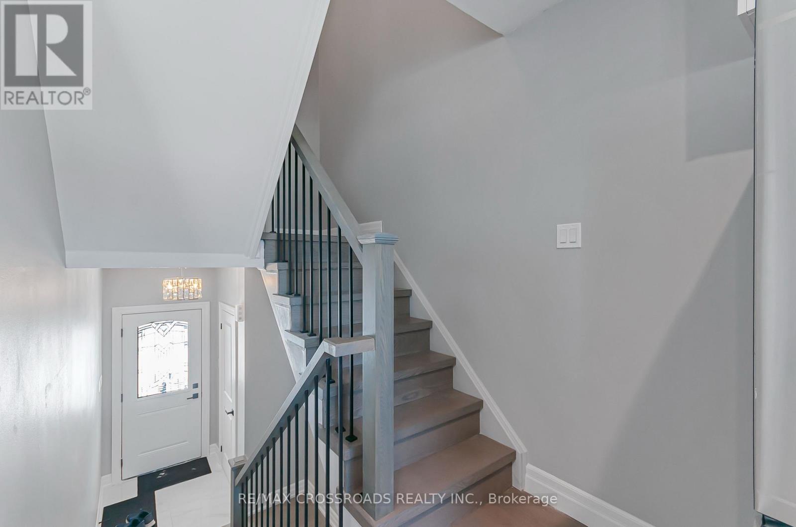 51 Hattie Court, Georgina, Ontario  L4P 3C8 - Photo 9 - N12747238