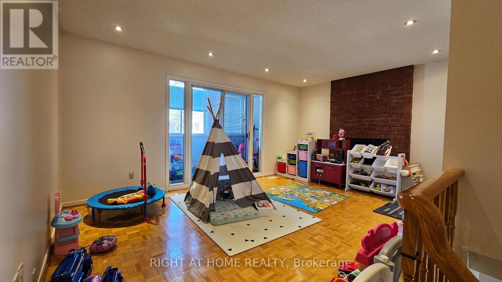 121 Badessa Circle, Vaughan (Brownridge), Ontario  L4J 6E2 - Photo 7 - N12747244