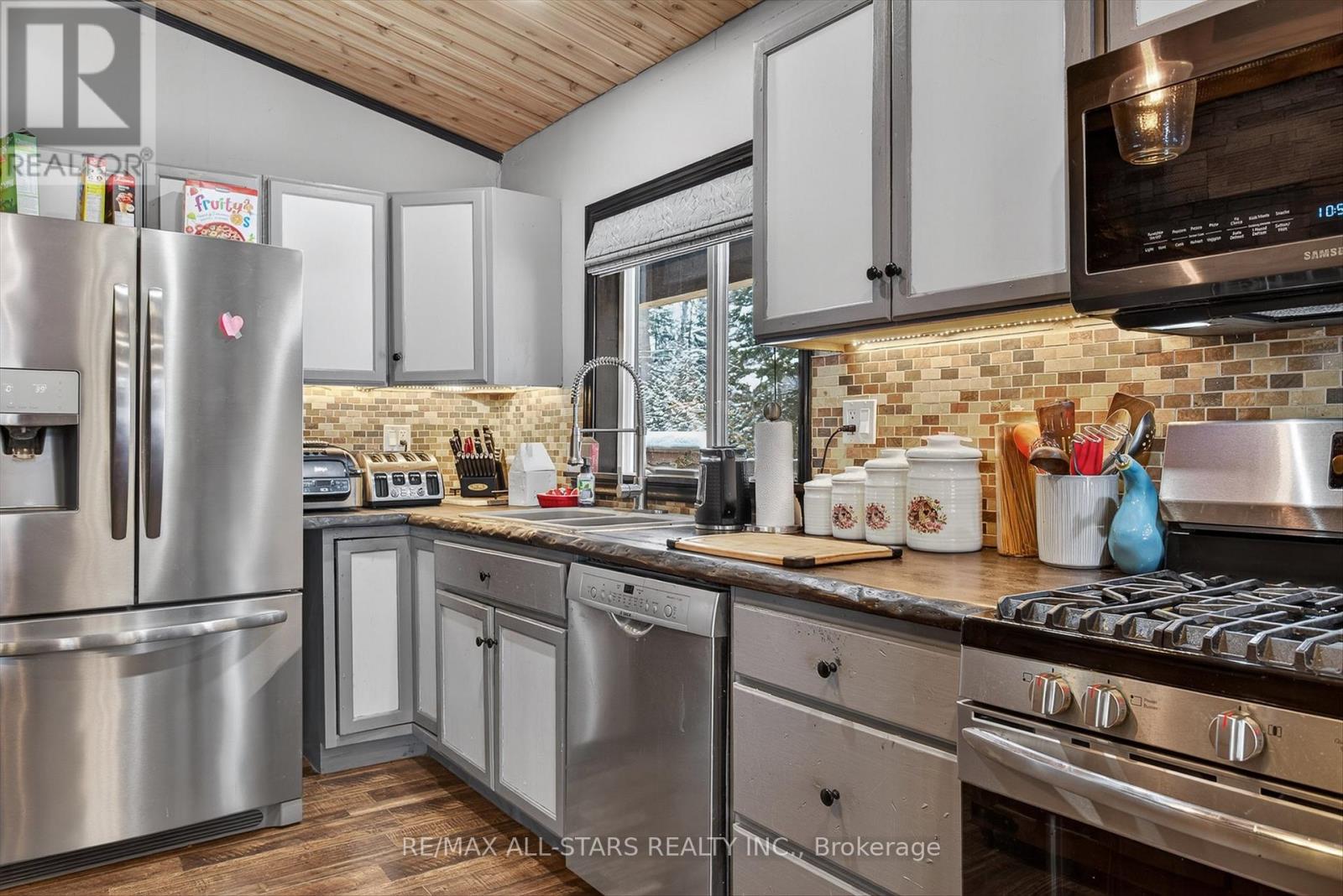 28 Pine Ridge Road, Kawartha Lakes, Ontario  K0M 2L0 - Photo 11 - X12747304