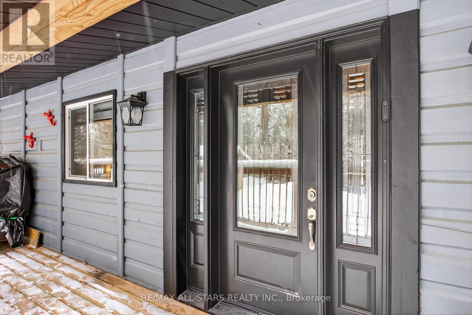 28 Pine Ridge Road, Kawartha Lakes, Ontario  K0M 2L0 - Photo 4 - X12747304