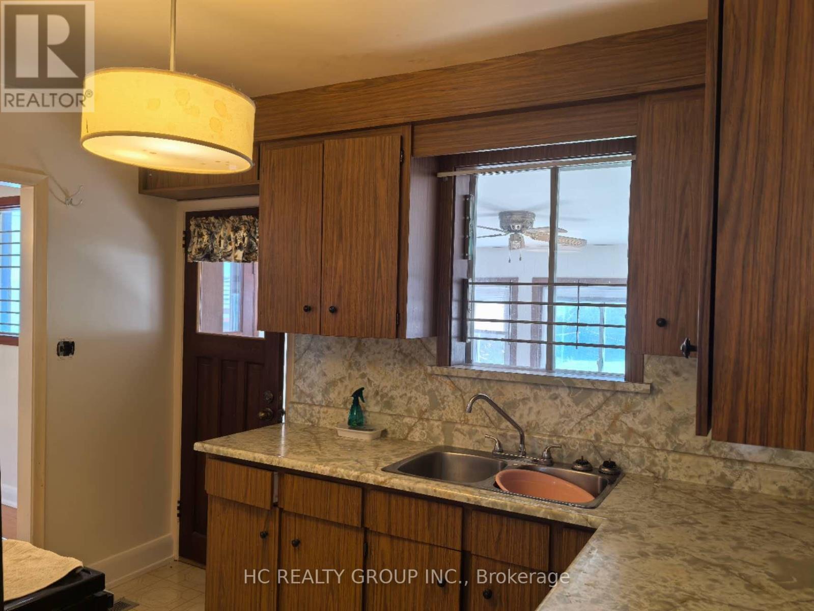 21 Norcross Road, Toronto (Clanton Park), Ontario  M3H 2R3 - Photo 4 - C12747340