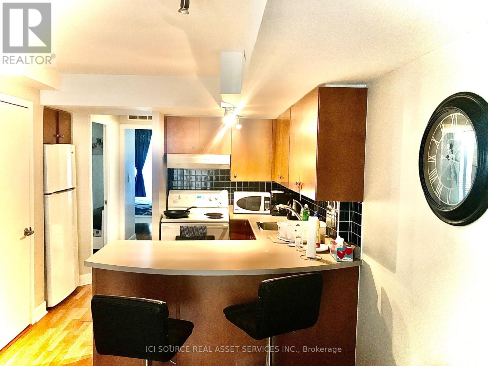 202 - 415 Jarvis Street, Toronto, Ontario  M4Y 3C1 - Photo 2 - C12747346