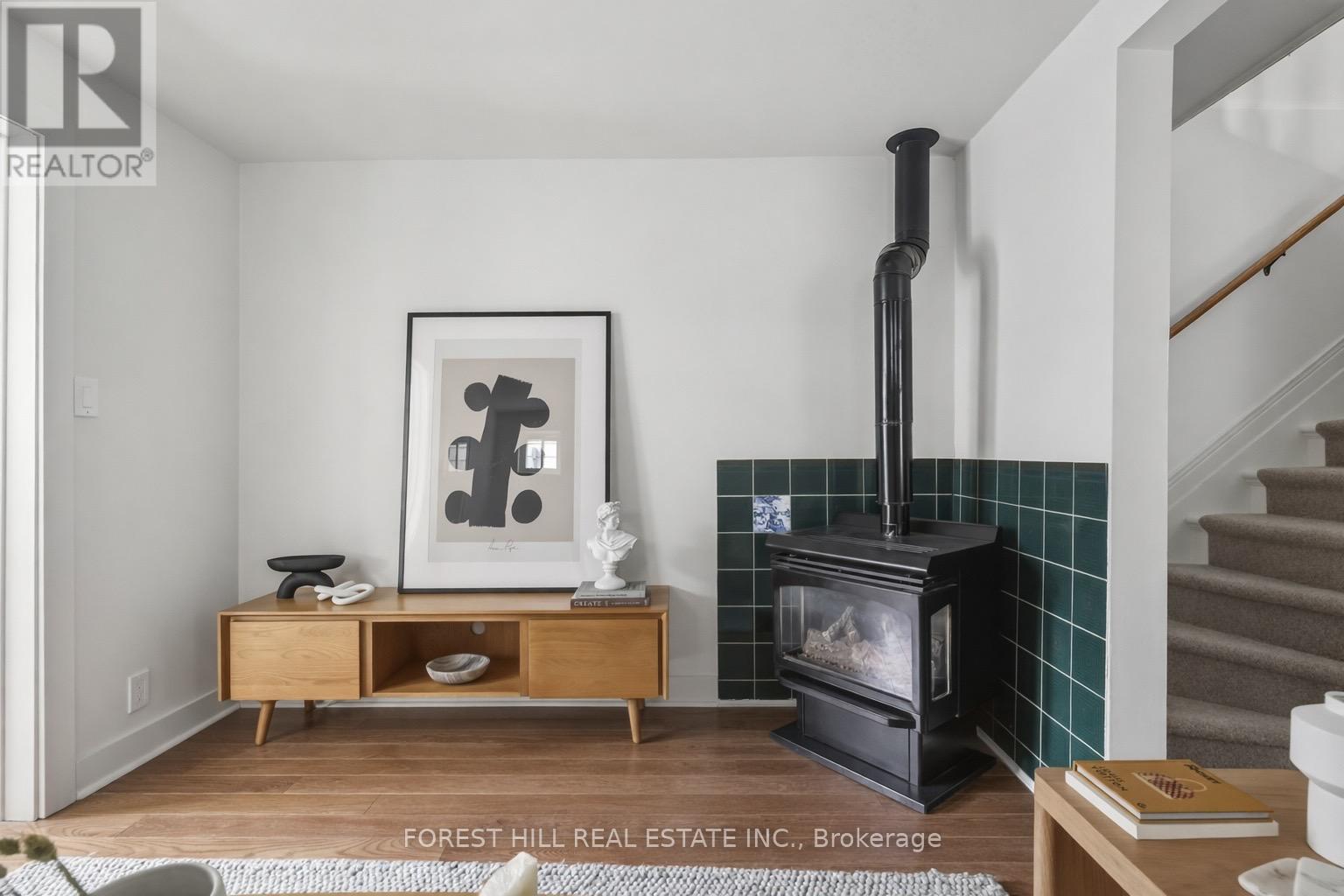 33 Craven Road, Toronto, Ontario  M4L 2Z4 - Photo 5 - E12747338