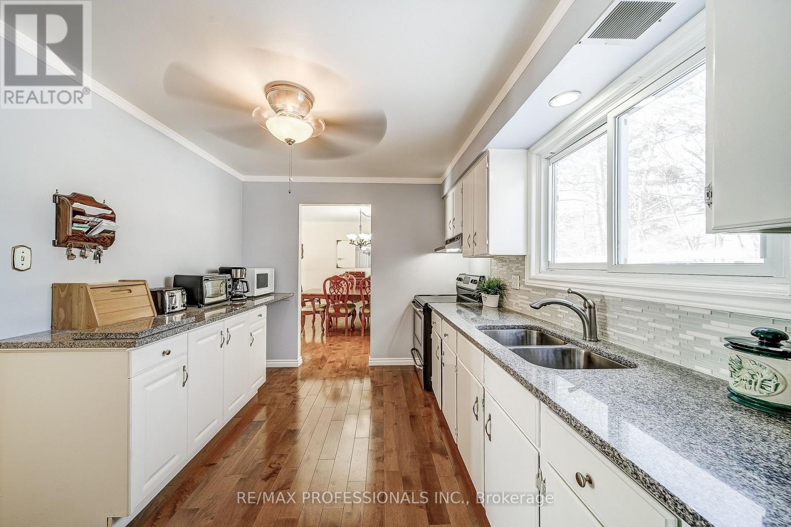 2 Agnes Street, Barrie (Wellington), Ontario  L4M 2S2 - Photo 15 - S12747296