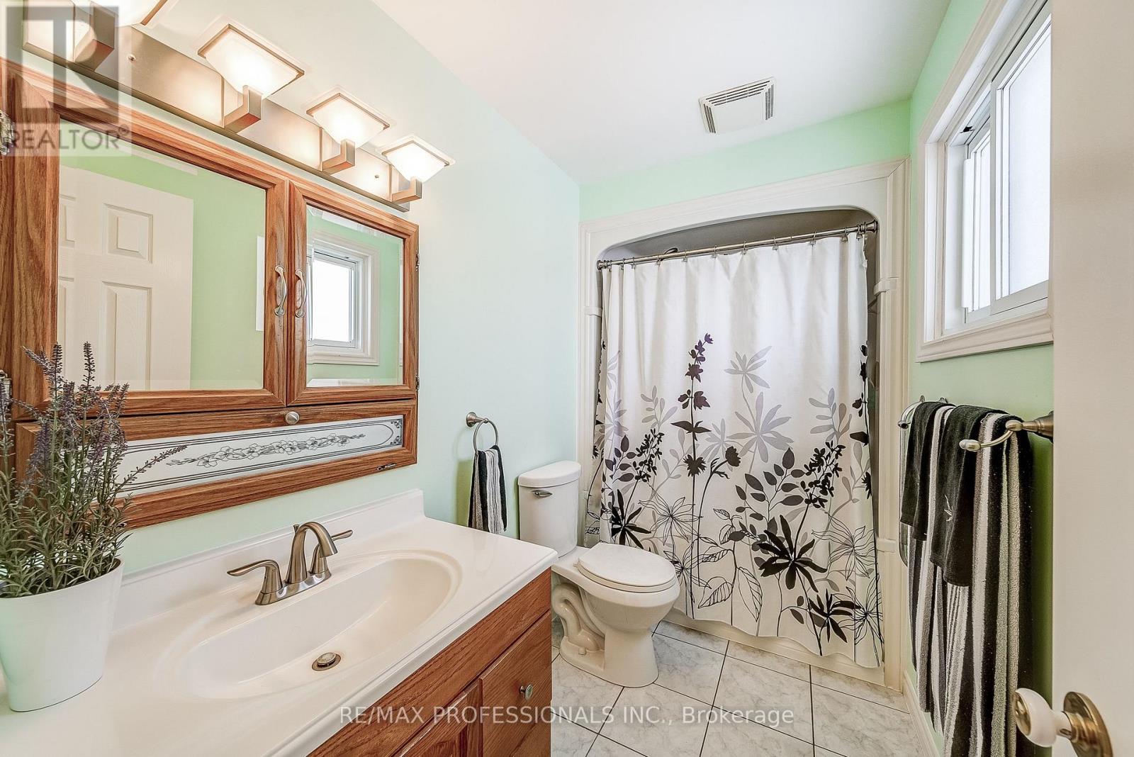 2 Agnes Street, Barrie (Wellington), Ontario  L4M 2S2 - Photo 29 - S12747296