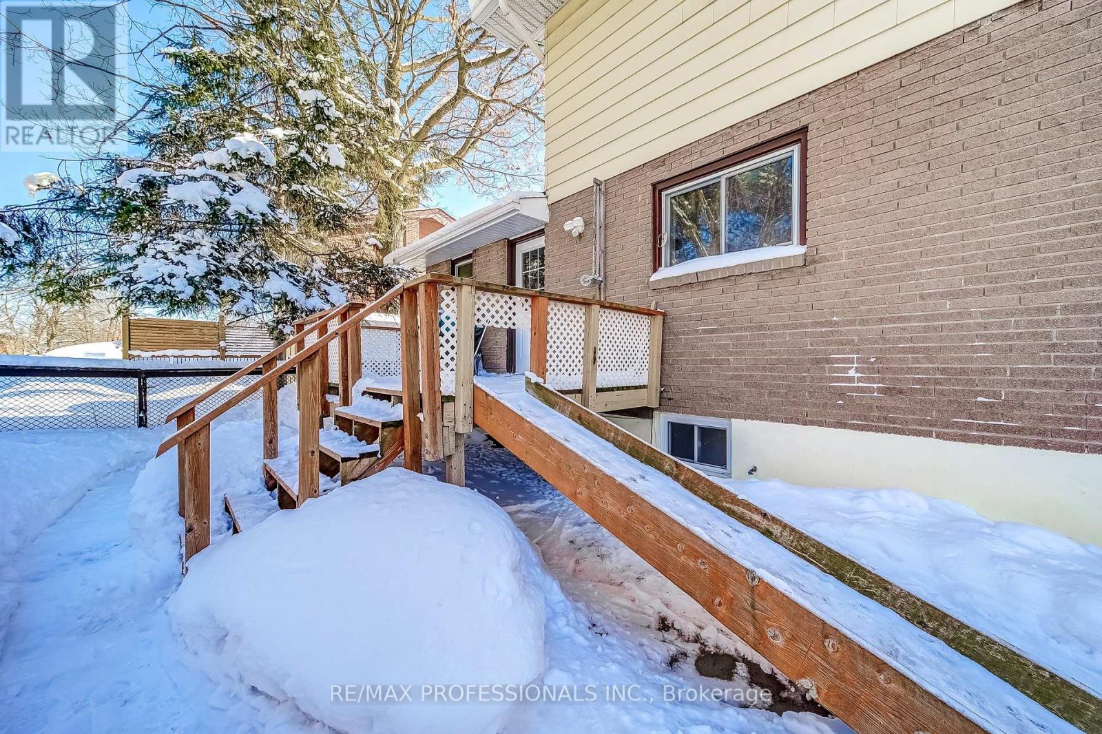 2 Agnes Street, Barrie (Wellington), Ontario  L4M 2S2 - Photo 38 - S12747296