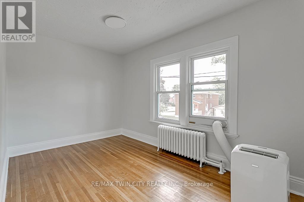 Upper - 153 Drummond Street, Brantford, Ontario  N3S 6A4 - Photo 10 - X12747298