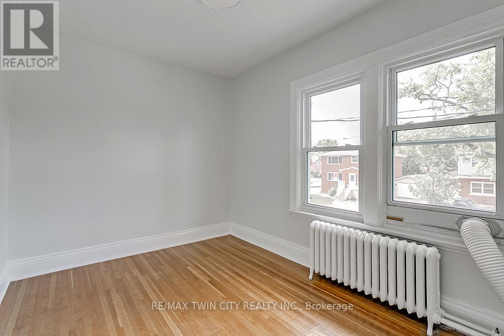 Upper - 153 Drummond Street, Brantford, Ontario  N3S 6A4 - Photo 12 - X12747298