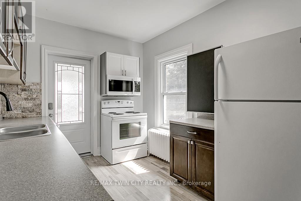 Upper - 153 Drummond Street, Brantford, Ontario  N3S 6A4 - Photo 4 - X12747298