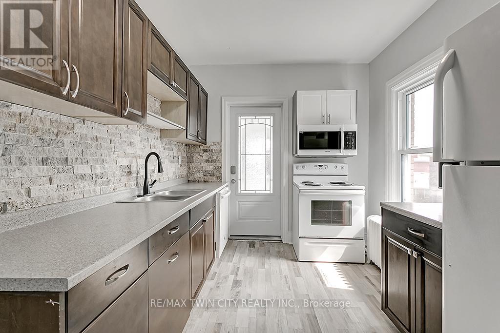 Upper - 153 Drummond Street, Brantford, Ontario  N3S 6A4 - Photo 5 - X12747298